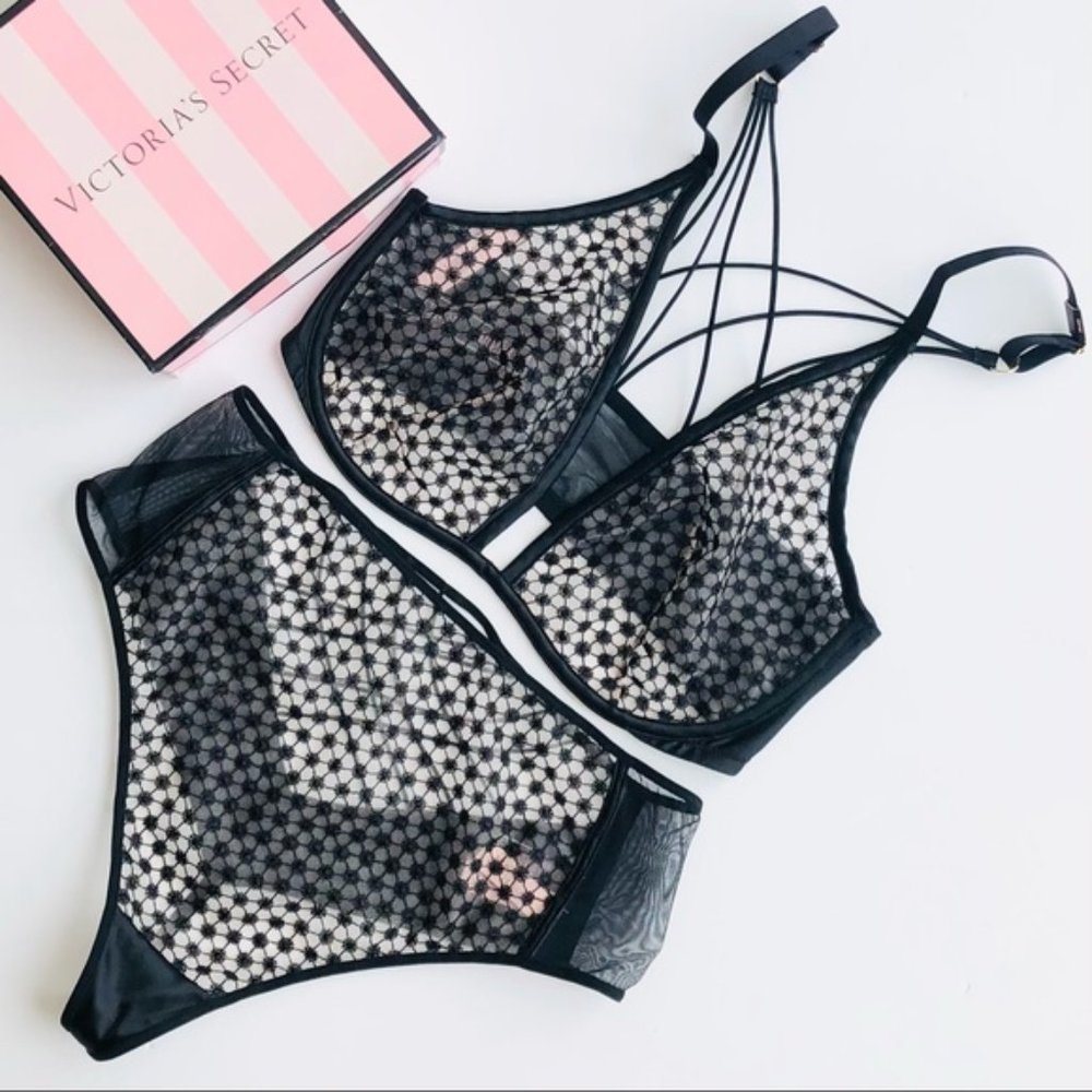 32DD/SMALL/SMALL Victoria’s Secret black lingerie set w/ second panty